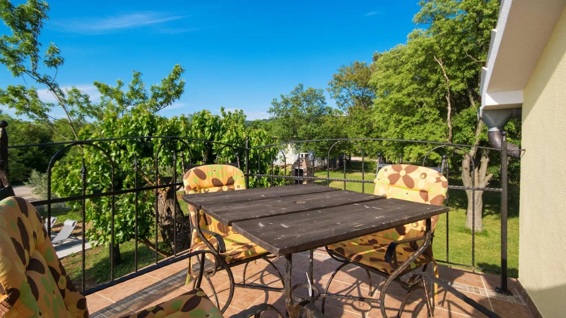 Villa Loreta, A Beautiful And Cozy Villa Minutes Away From The Sea Raša