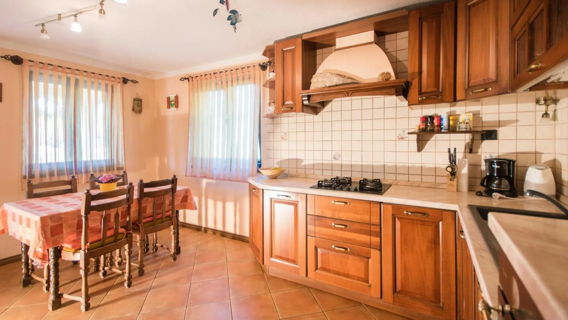 Villa Loreta, A Beautiful And Cozy Villa Minutes Away From The Sea Raša