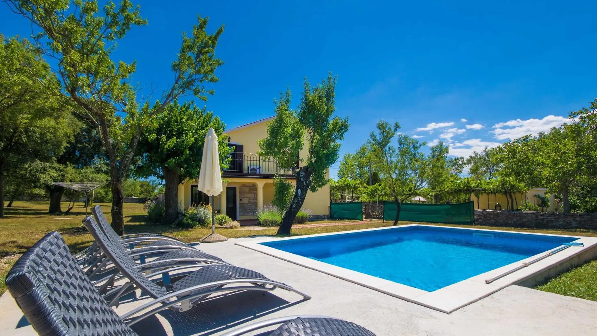 Dom wakacyjny Villa Loreta, A Beautiful And Cozy Villa Minutes Away From The Sea Raša Chorwacja
